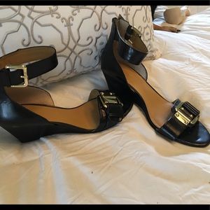 EUC NineWest black leather wedge with gold buckle